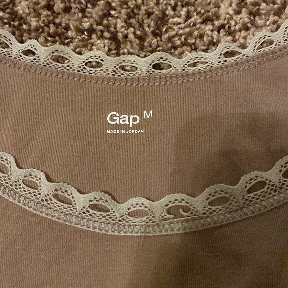 A cute tank top from the Gap! - Picture 2 of 3